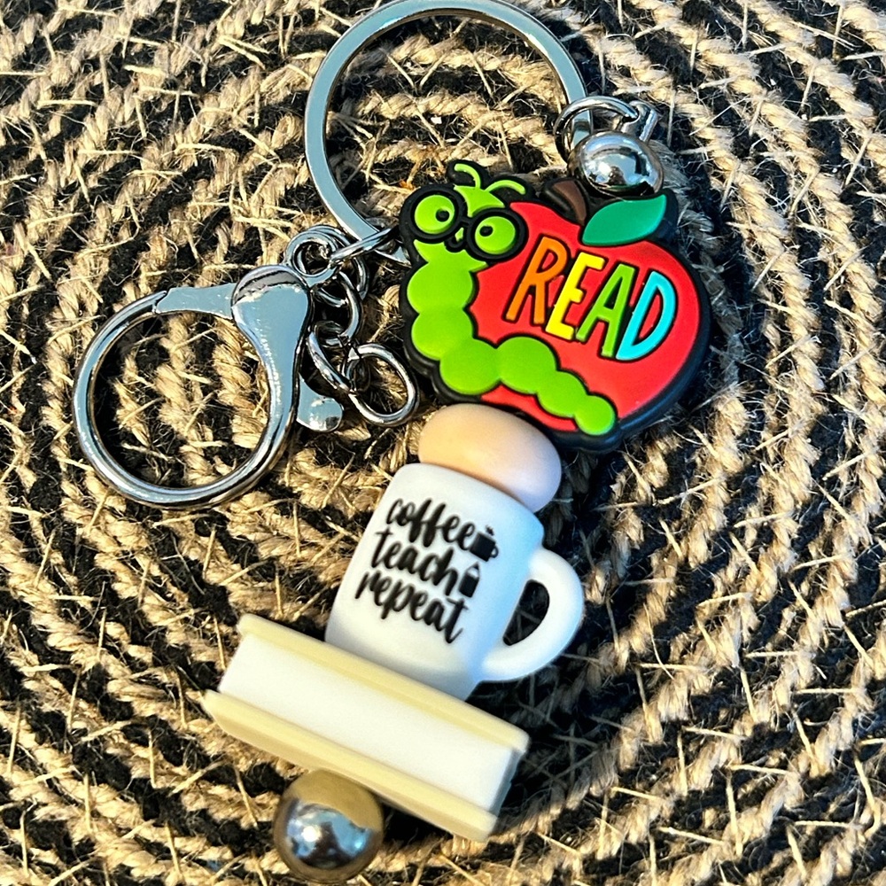Book Worm 🐛 Keychain